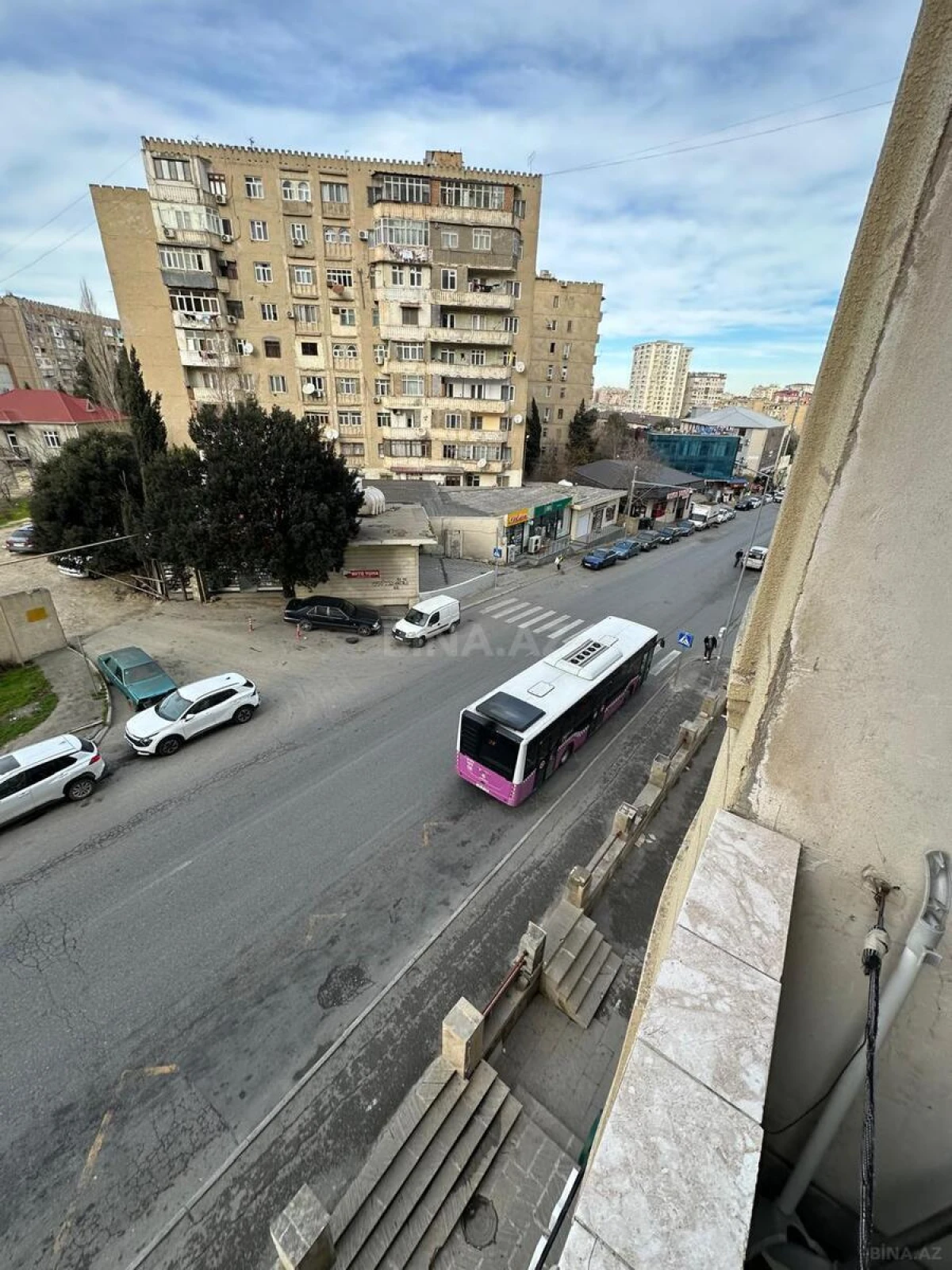 Satılır 4 otaqlı mənzil 120 m²