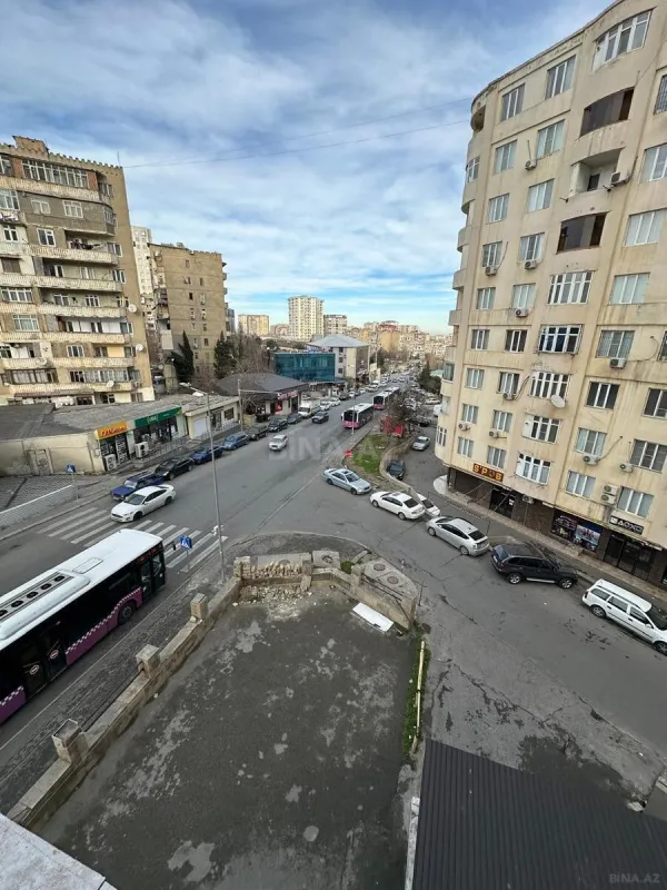 Satılır 4 otaqlı mənzil 120 m²