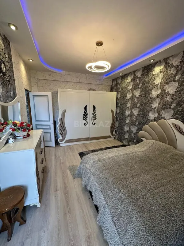 Satılır 4 otaqlı mənzil 120 m²