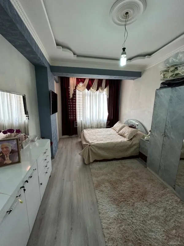 Satılır 4 otaqlı mənzil 120 m²