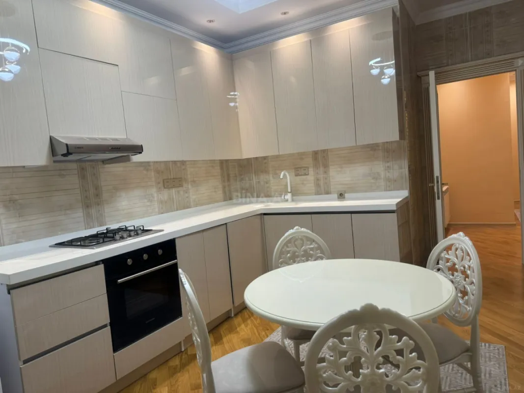 Kirayə verilir 3 otaqlı mənzil 145 m²