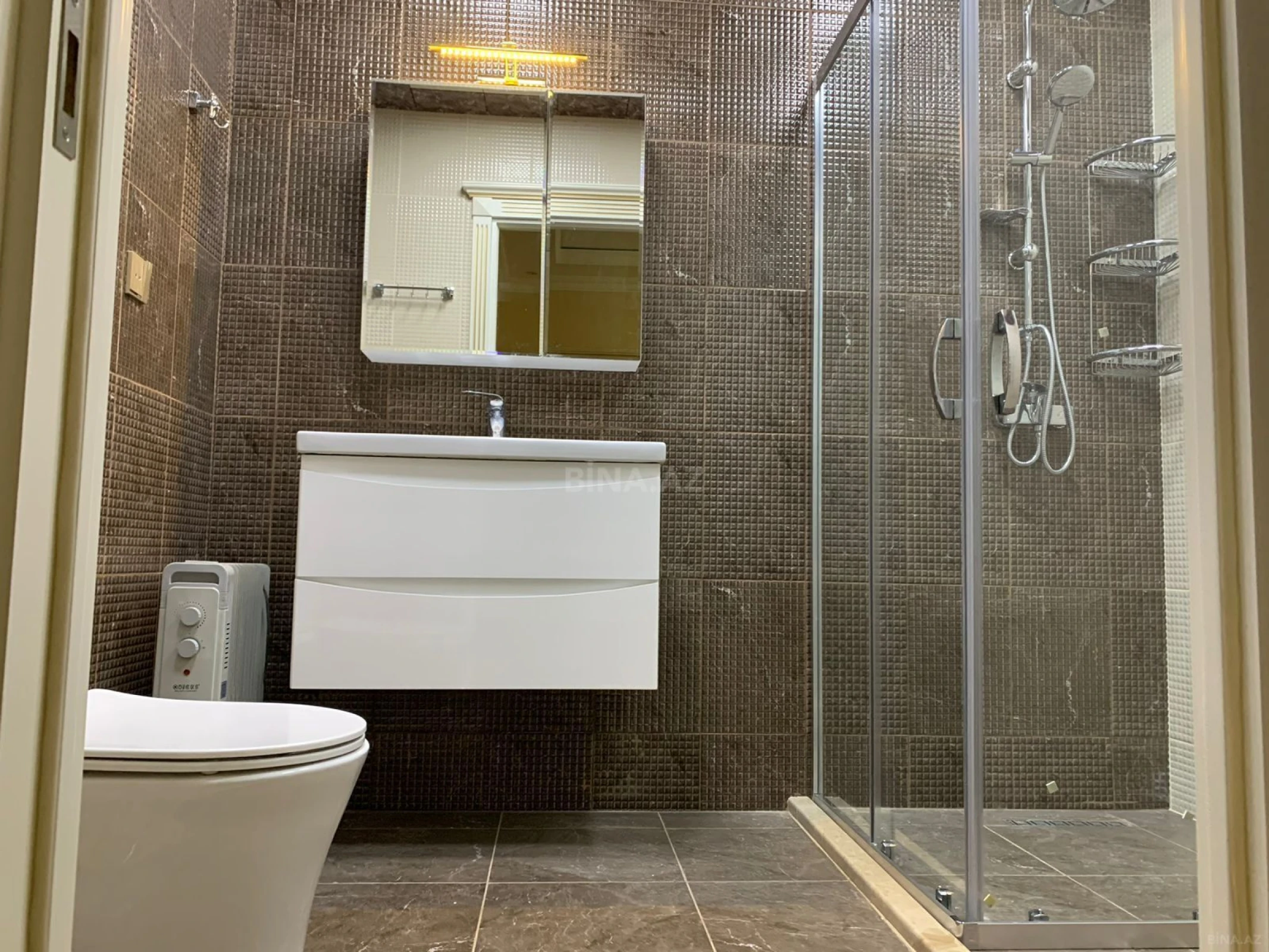 Kirayə verilir 3 otaqlı mənzil 145 m²