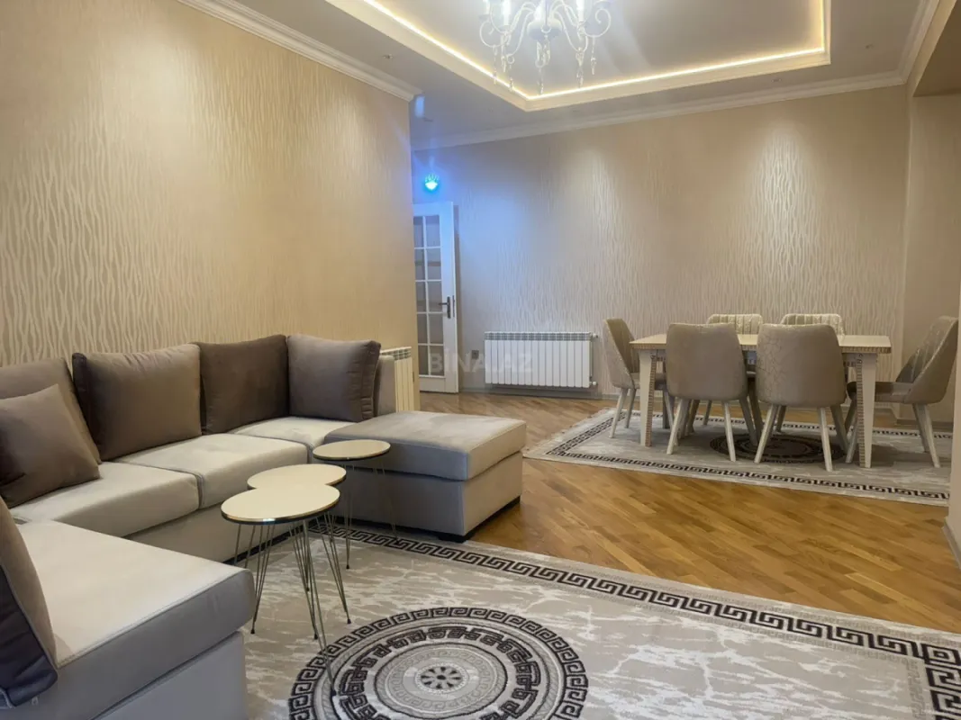 Kirayə verilir 3 otaqlı mənzil 145 m²