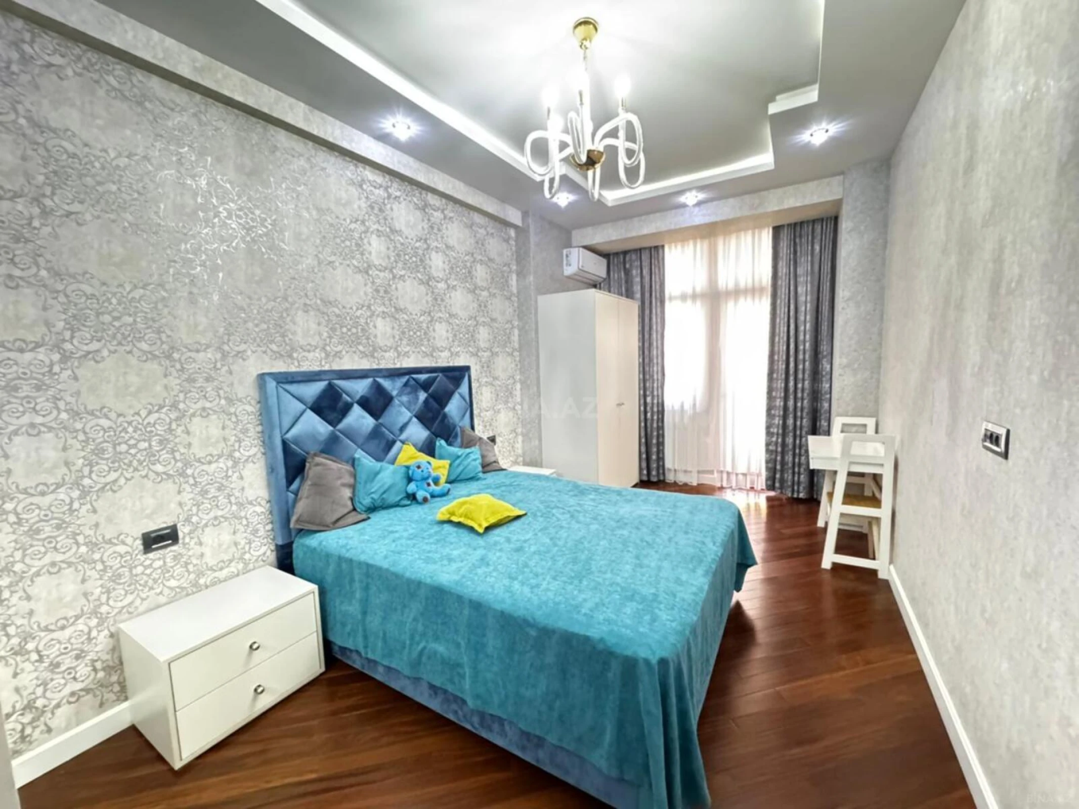 Kirayə verilir 3 otaqlı mənzil 150 m²
