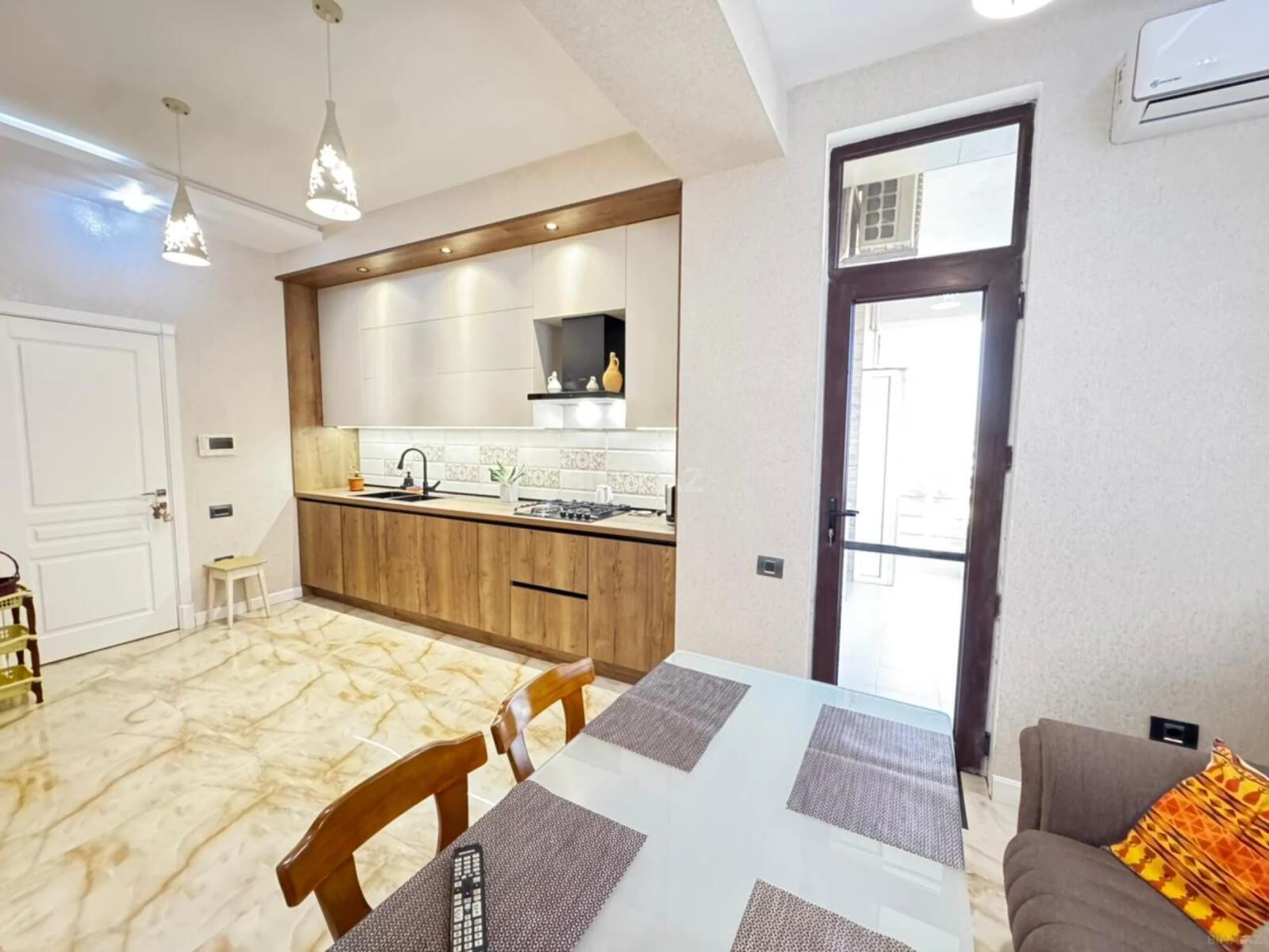 Kirayə verilir 3 otaqlı mənzil 150 m²