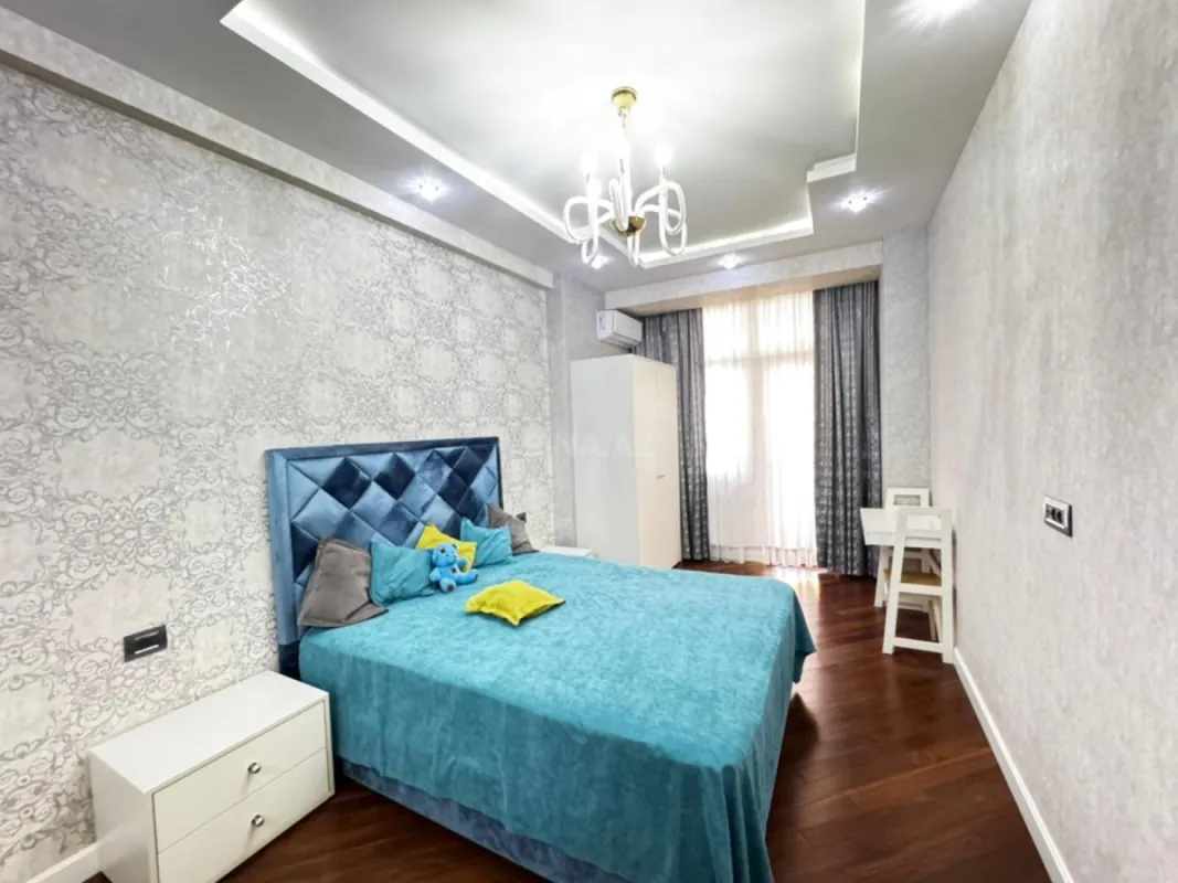 Kirayə verilir 3 otaqlı mənzil 150 m²
