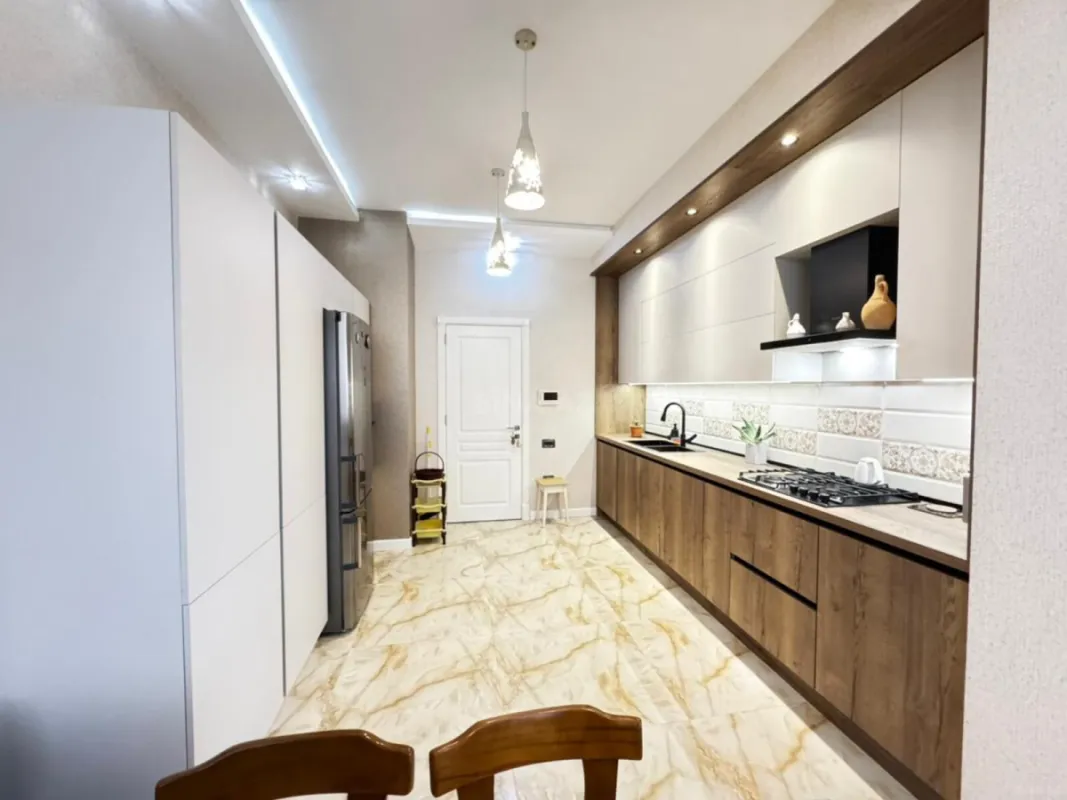 Kirayə verilir 3 otaqlı mənzil 150 m²