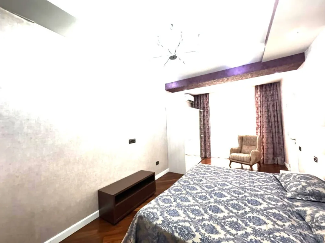 Kirayə verilir 3 otaqlı mənzil 150 m²