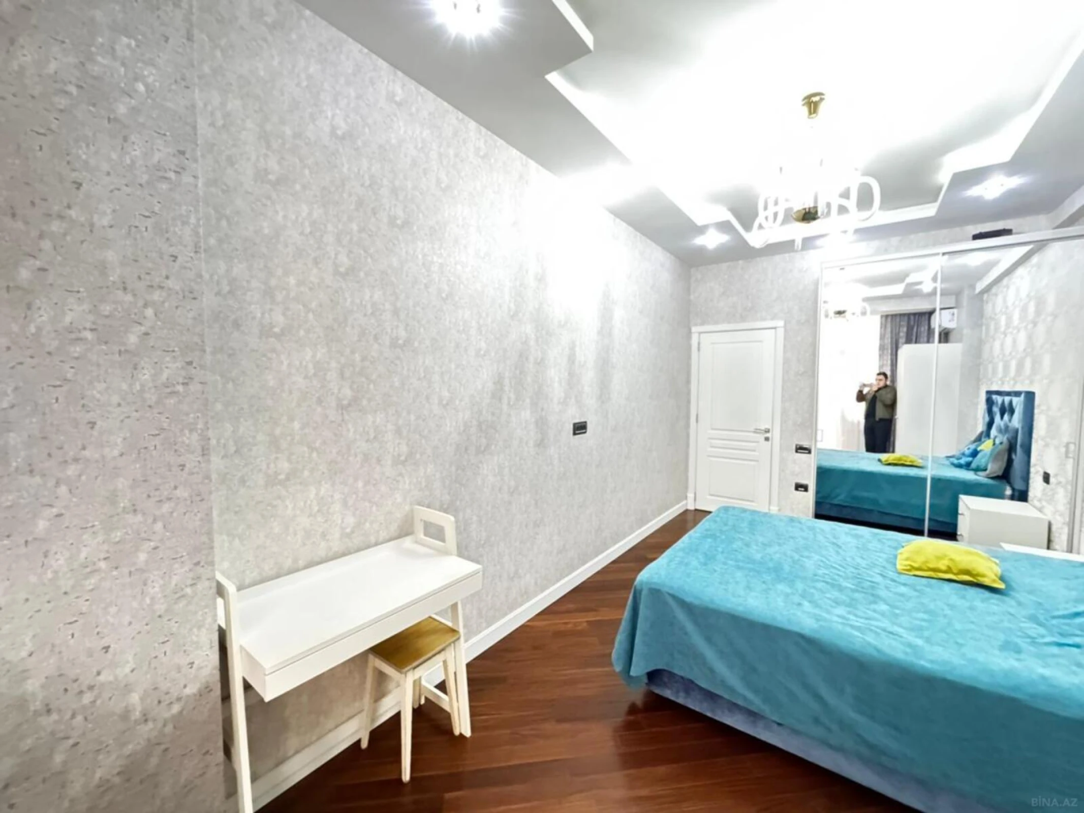 Kirayə verilir 3 otaqlı mənzil 150 m²