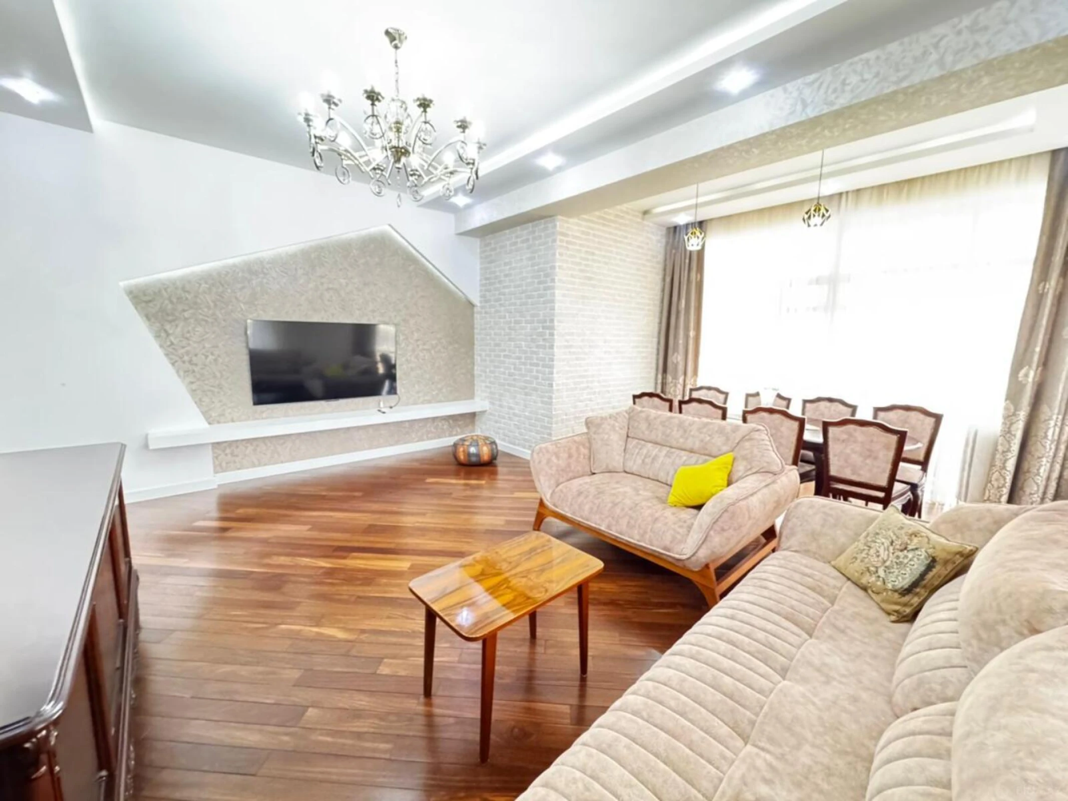 Kirayə verilir 3 otaqlı mənzil 150 m²