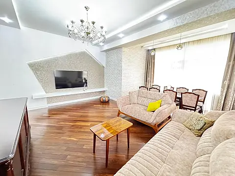 Kirayə verilir 3 otaqlı mənzil 150 m²