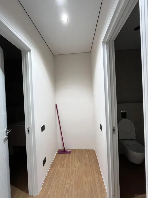 Satılır obyekt 214 m²