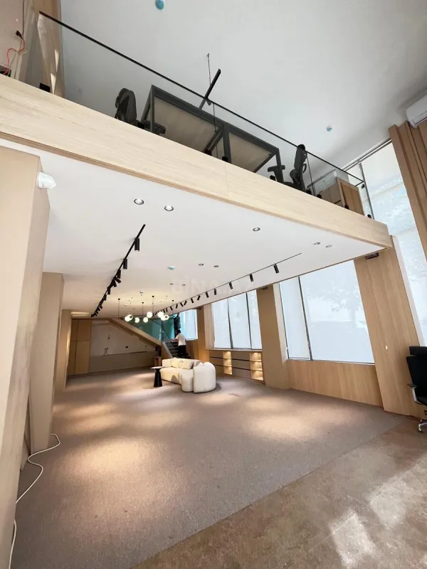 Satılır obyekt 214 m²