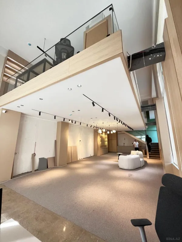 Satılır obyekt 214 m²