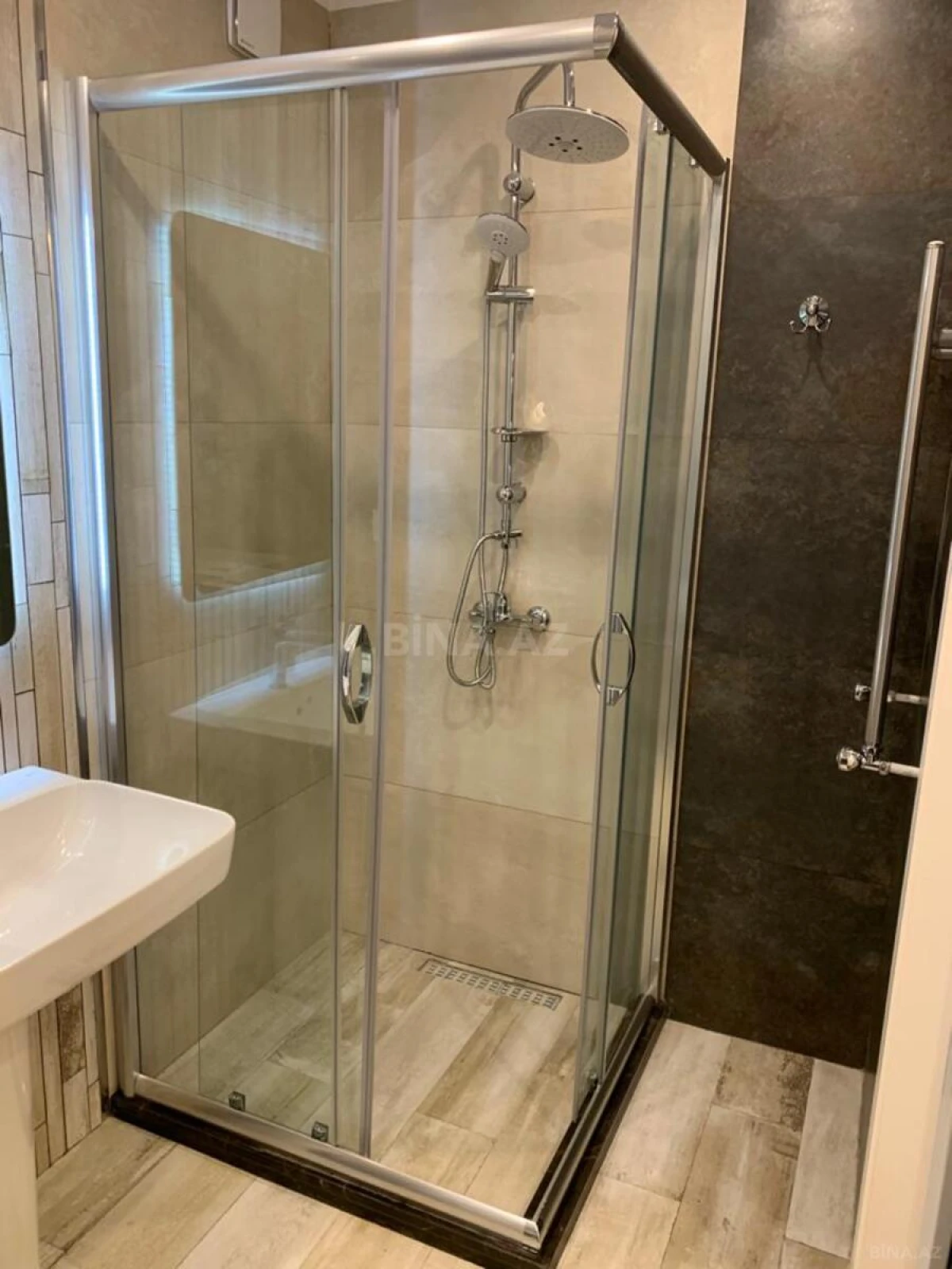 Kirayə verilir 3 otaqlı mənzil 102 m²