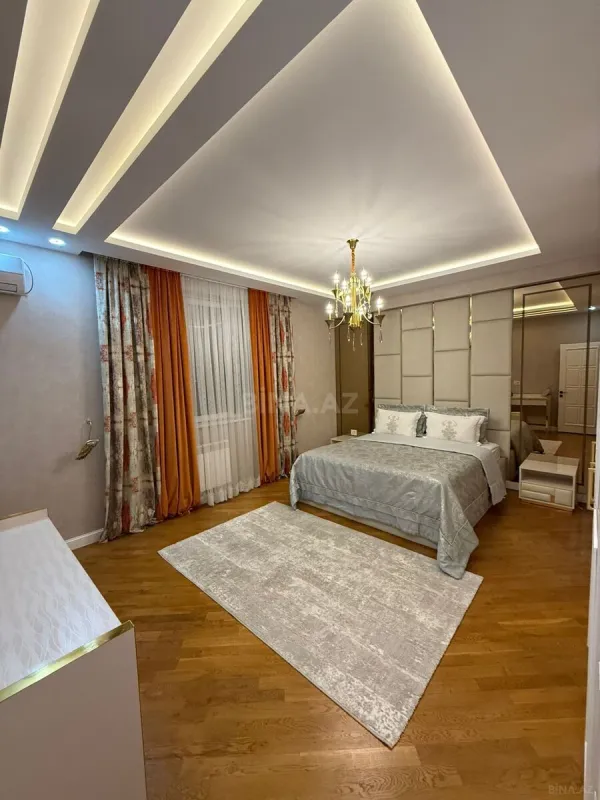 Satılır 3 otaqlı mənzil 135 m²