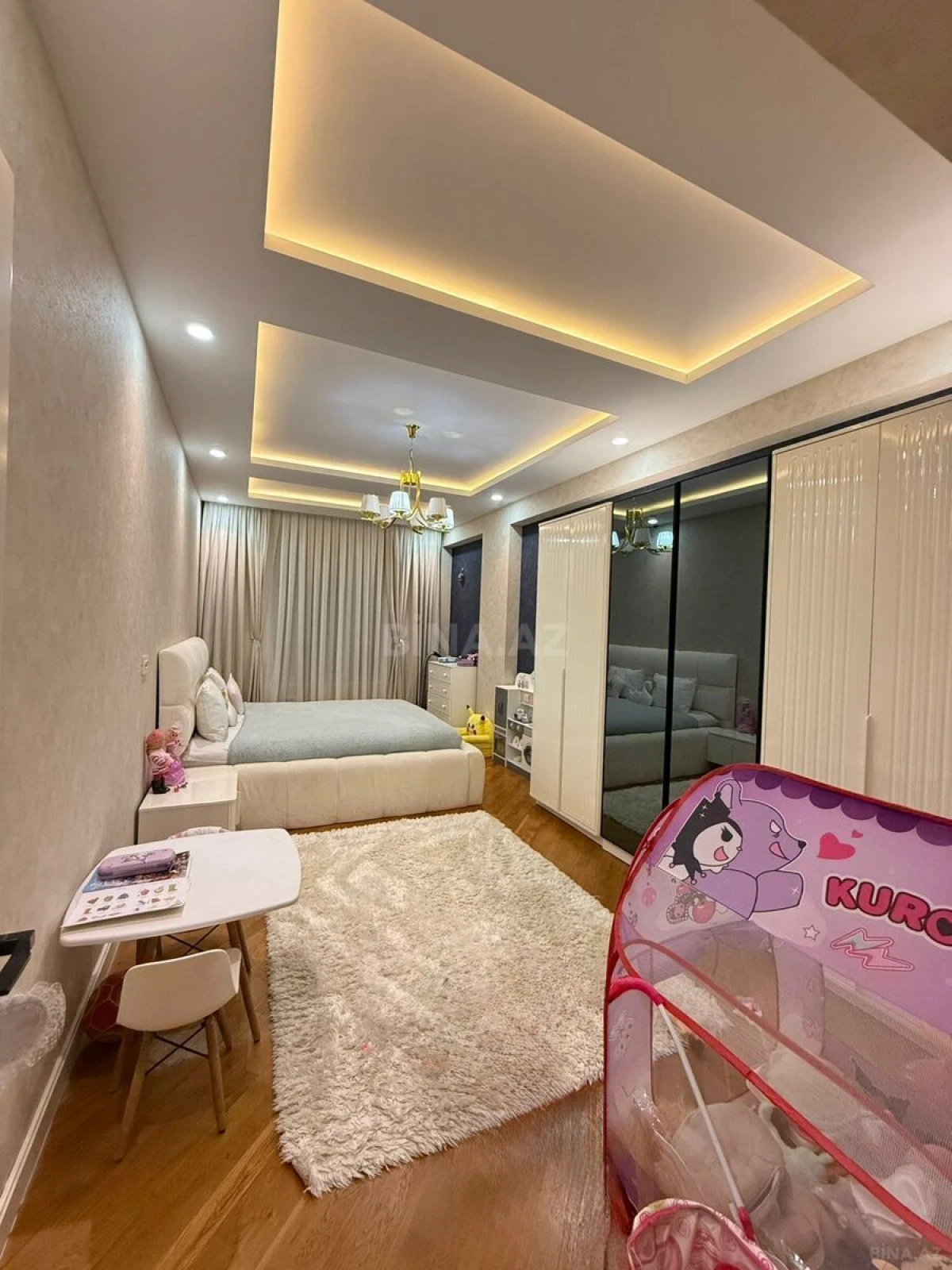 Satılır 3 otaqlı mənzil 135 m²