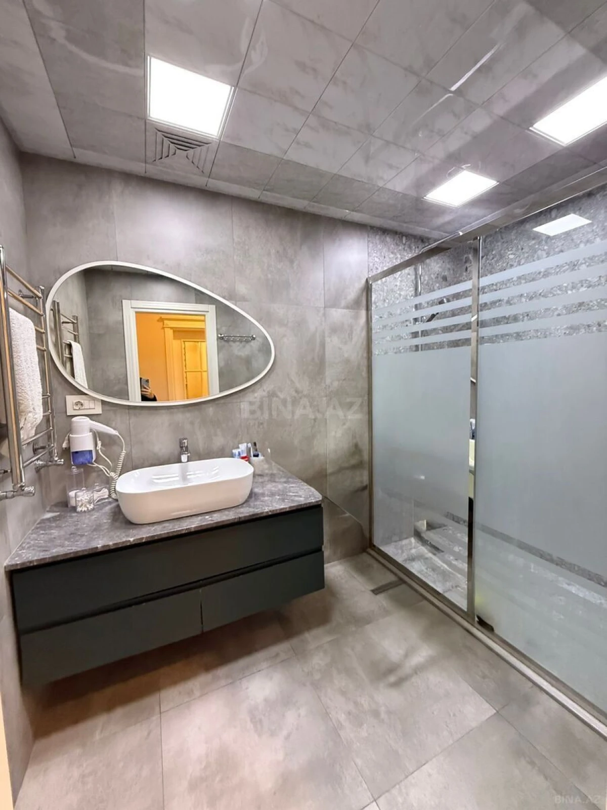 Satılır 3 otaqlı mənzil 135 m²