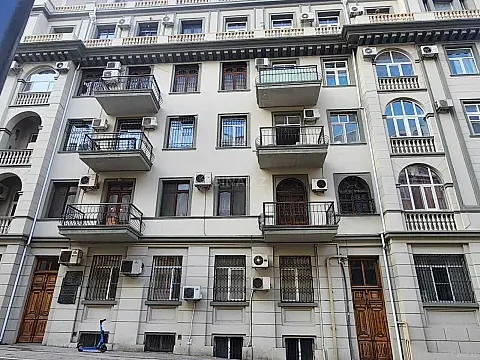 Satılır 3 otaqlı mənzil 90 m² — Bakı, İçərişəhər 3 otaq 90.00 m²