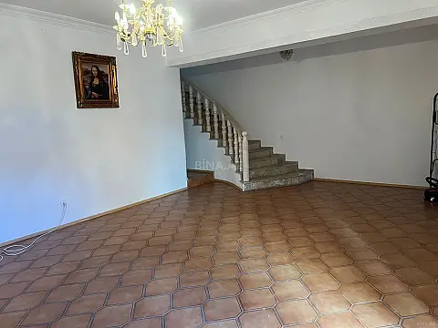 Kirayə verilir 9 otaqlı həyət evi 600 m²