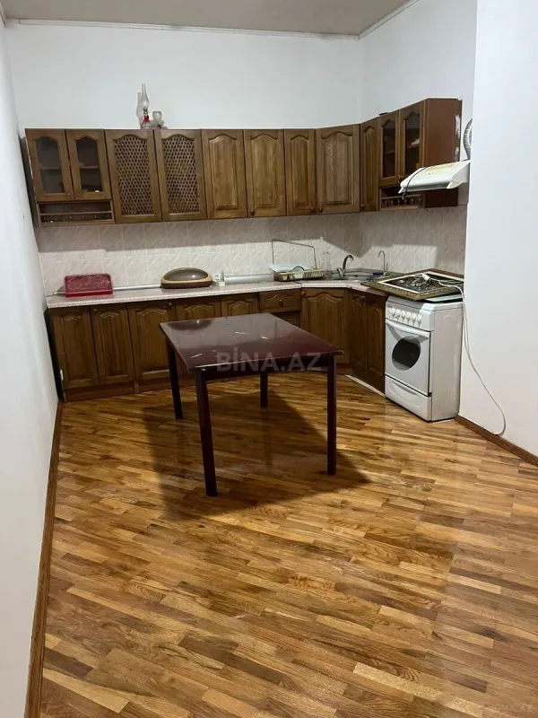 Kirayə verilir 9 otaqlı həyət evi 600 m²