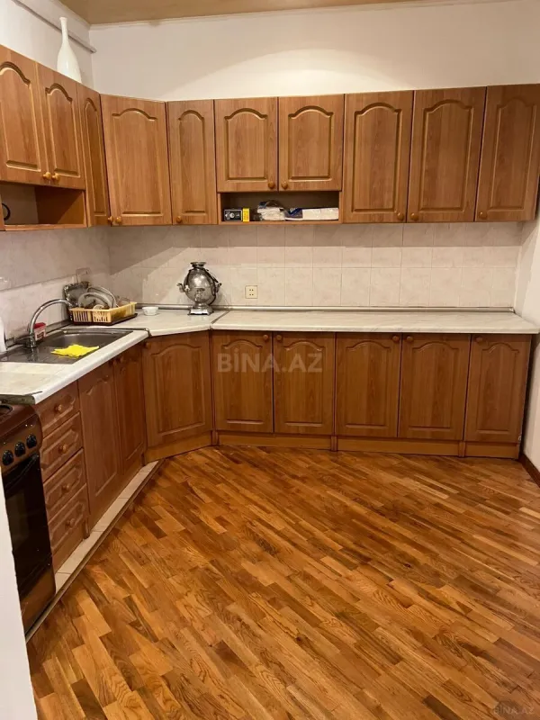 Kirayə verilir 9 otaqlı həyət evi 600 m²