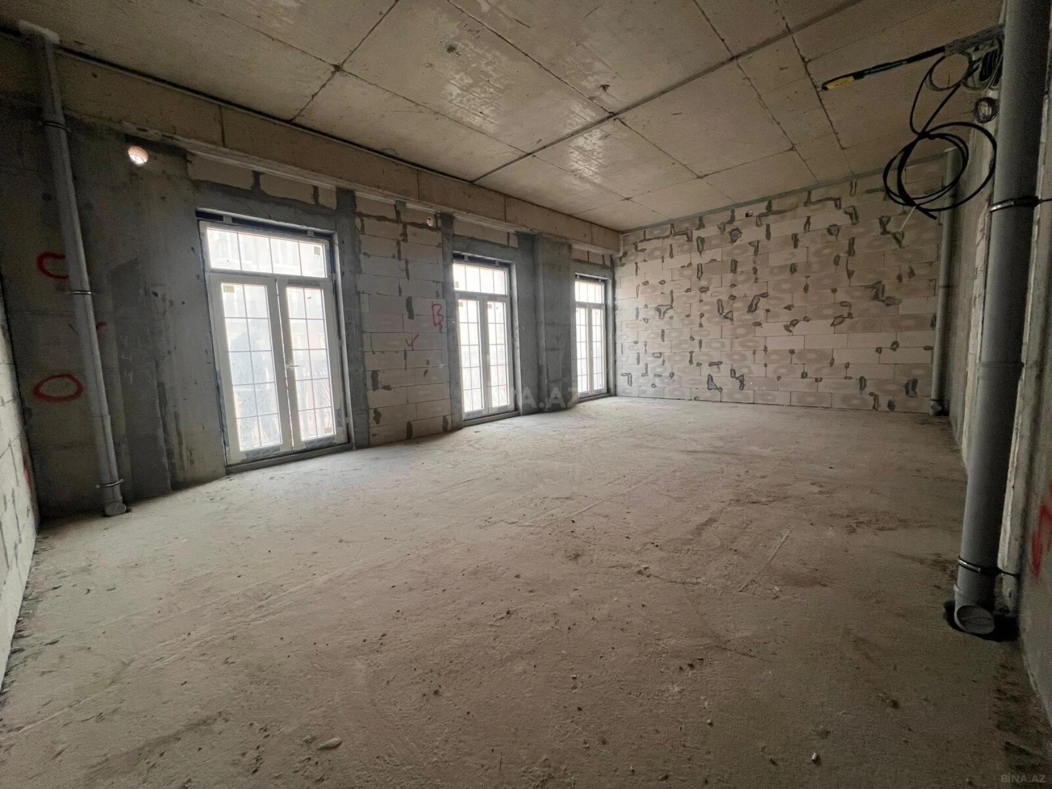 Satılır 2 otaqlı mənzil 90.5 m²
