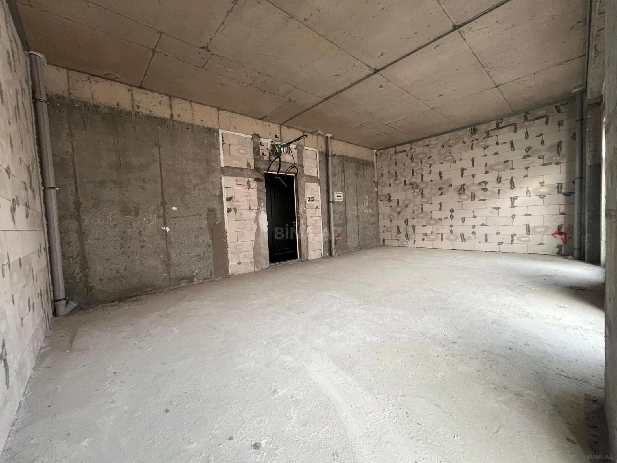 Satılır 2 otaqlı mənzil 90.5 m²