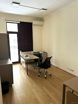 Kirayə verilir 4 otaqlı ofis 148 m²