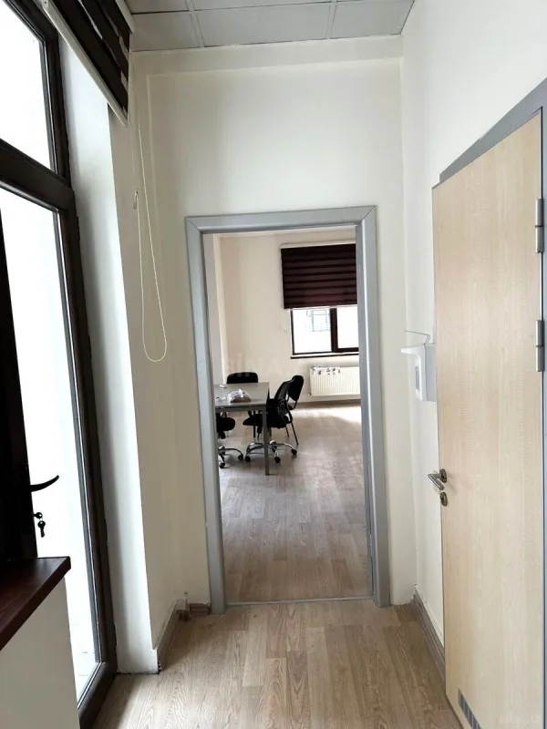 Kirayə verilir 4 otaqlı ofis 148 m²