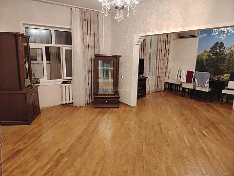 Kirayə verilir 4 otaqlı mənzil 110 m²