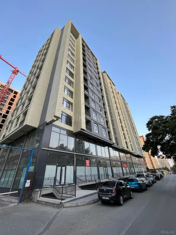 Satılır 4 otaqlı mənzil 181 m²