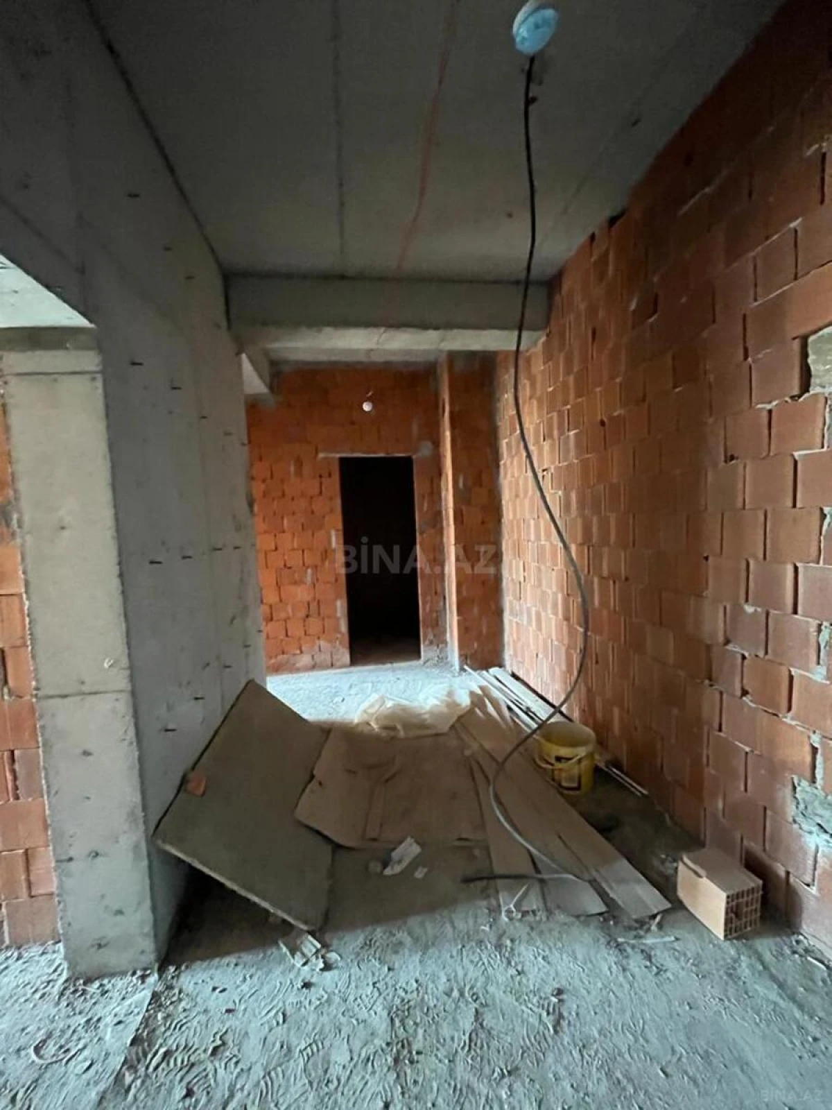 Satılır 4 otaqlı mənzil 181 m²