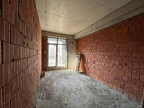 Satılır 4 otaqlı mənzil 181 m²