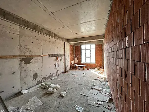 Satılır 4 otaqlı mənzil 181 m²