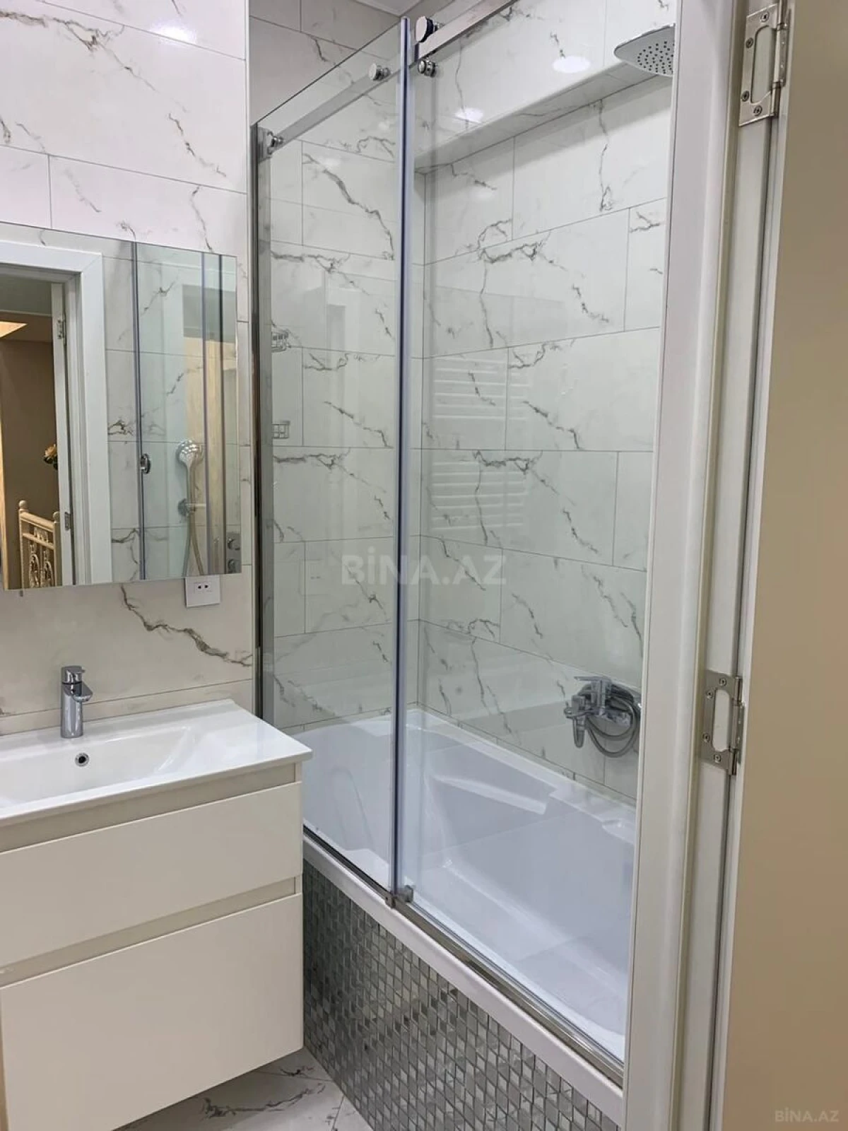 Kirayə verilir 3 otaqlı mənzil 150 m²