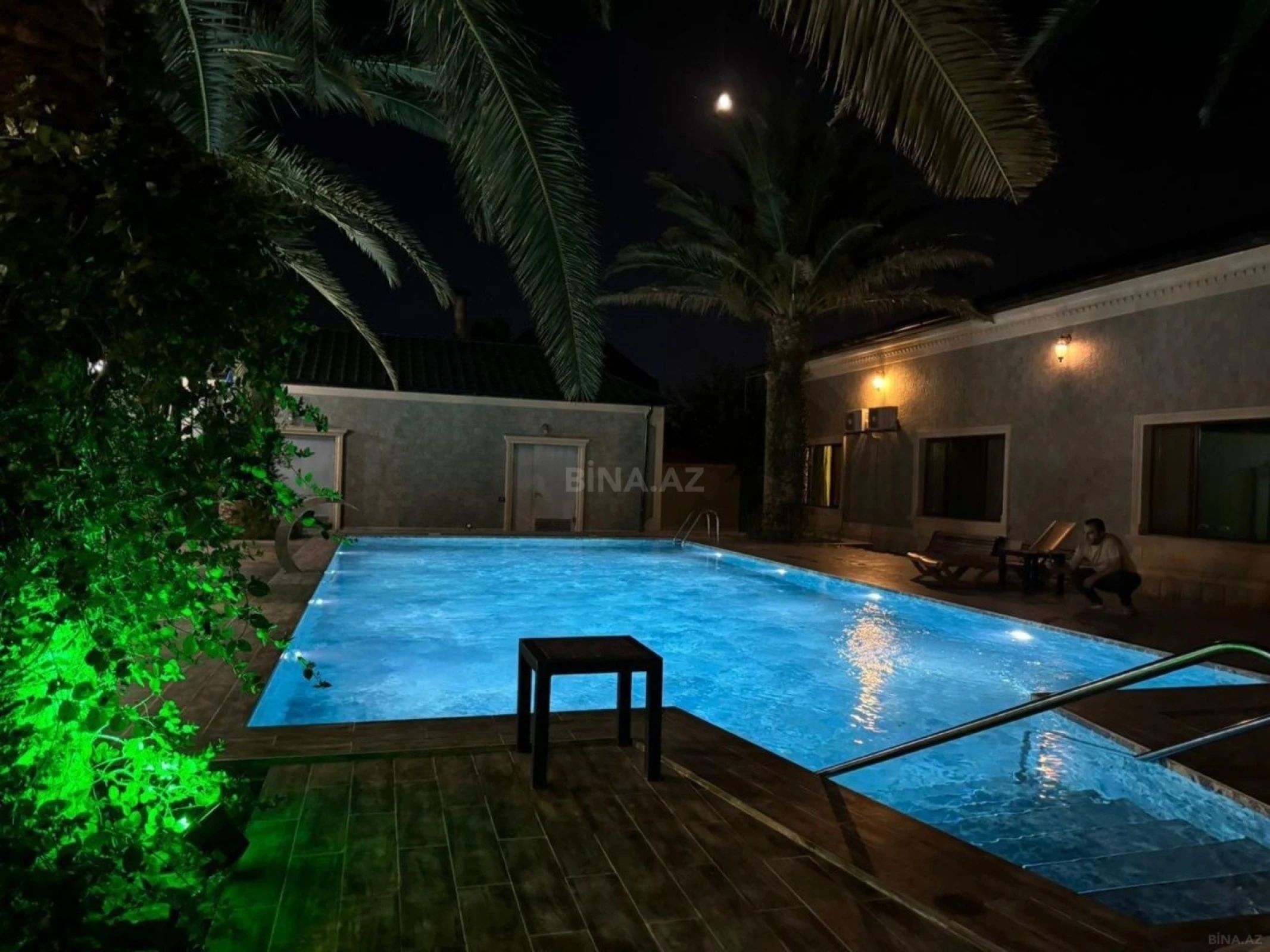 Kirayə verilir 9 otaqlı həyət evi 800 m²