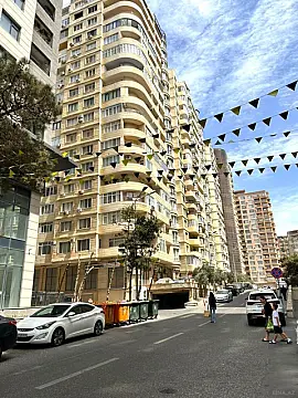 Satılır 2 otaqlı mənzil 68 m²