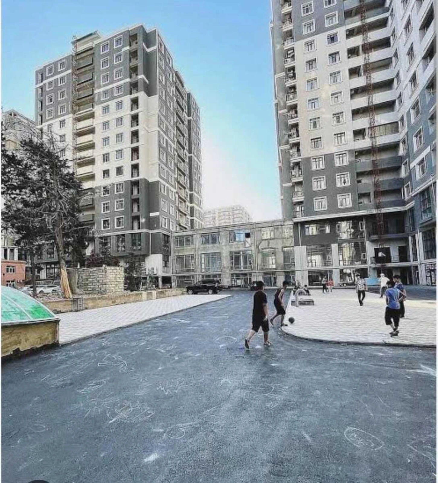 Satılır 3 otaqlı mənzil 146 m²