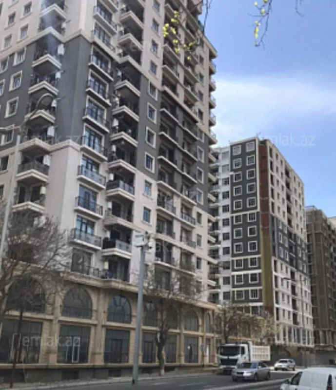 Satılır 3 otaqlı mənzil 146 m²