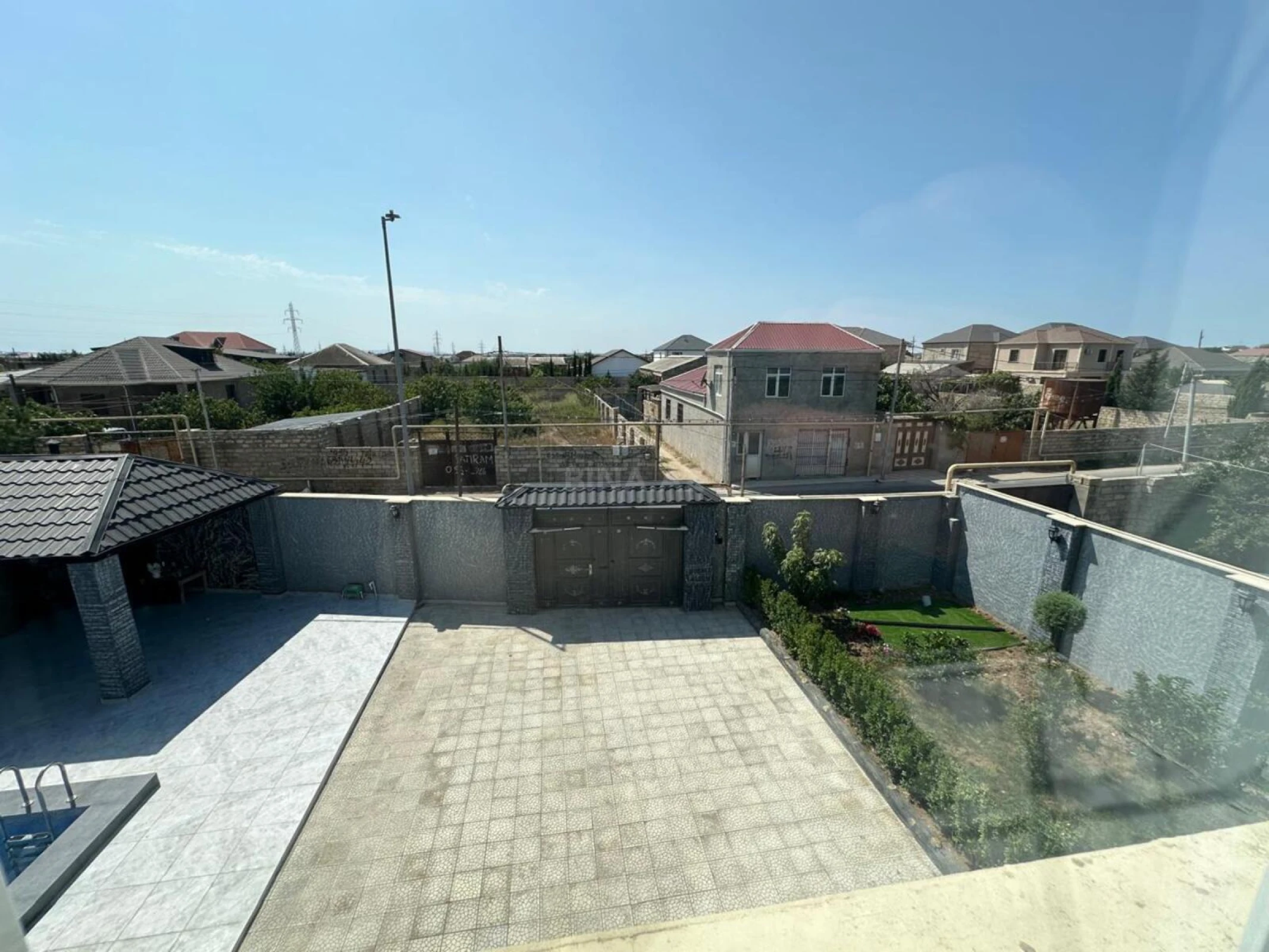 Satılır 6 otaqlı həyət evi 330 m²