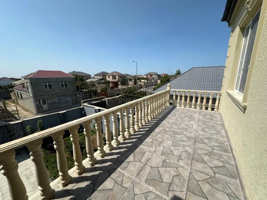 Satılır 6 otaqlı həyət evi 330 m²
