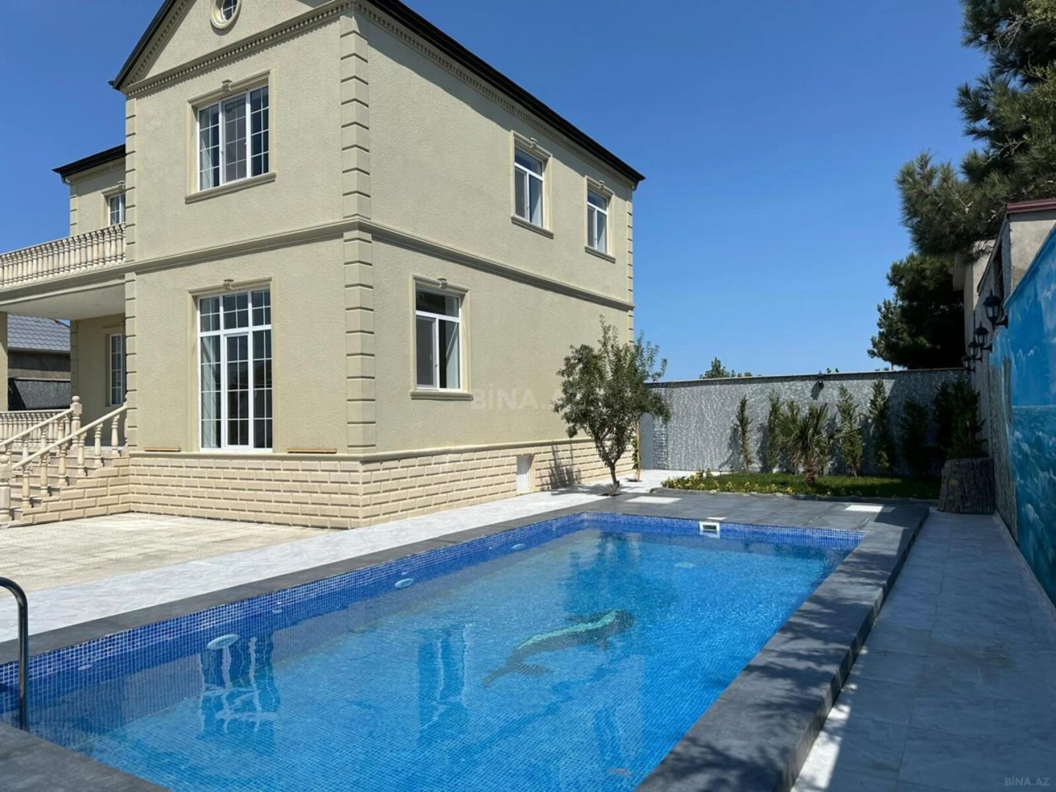 Satılır 6 otaqlı həyət evi 330 m²