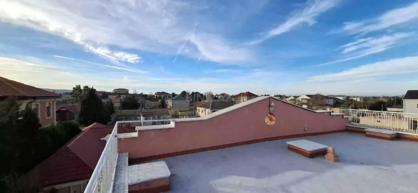 Satılır 6 otaqlı həyət evi 300 m²