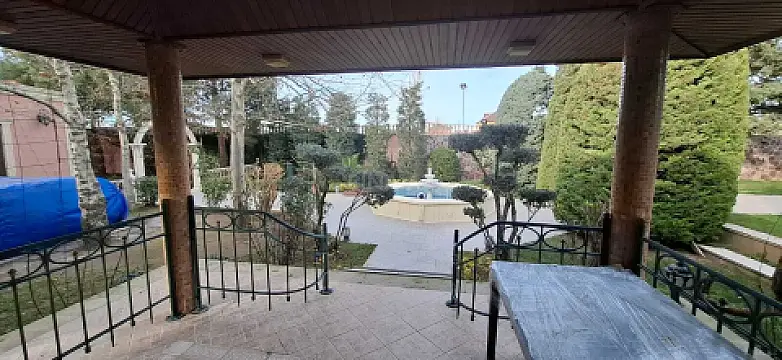 Satılır 6 otaqlı həyət evi 300 m²