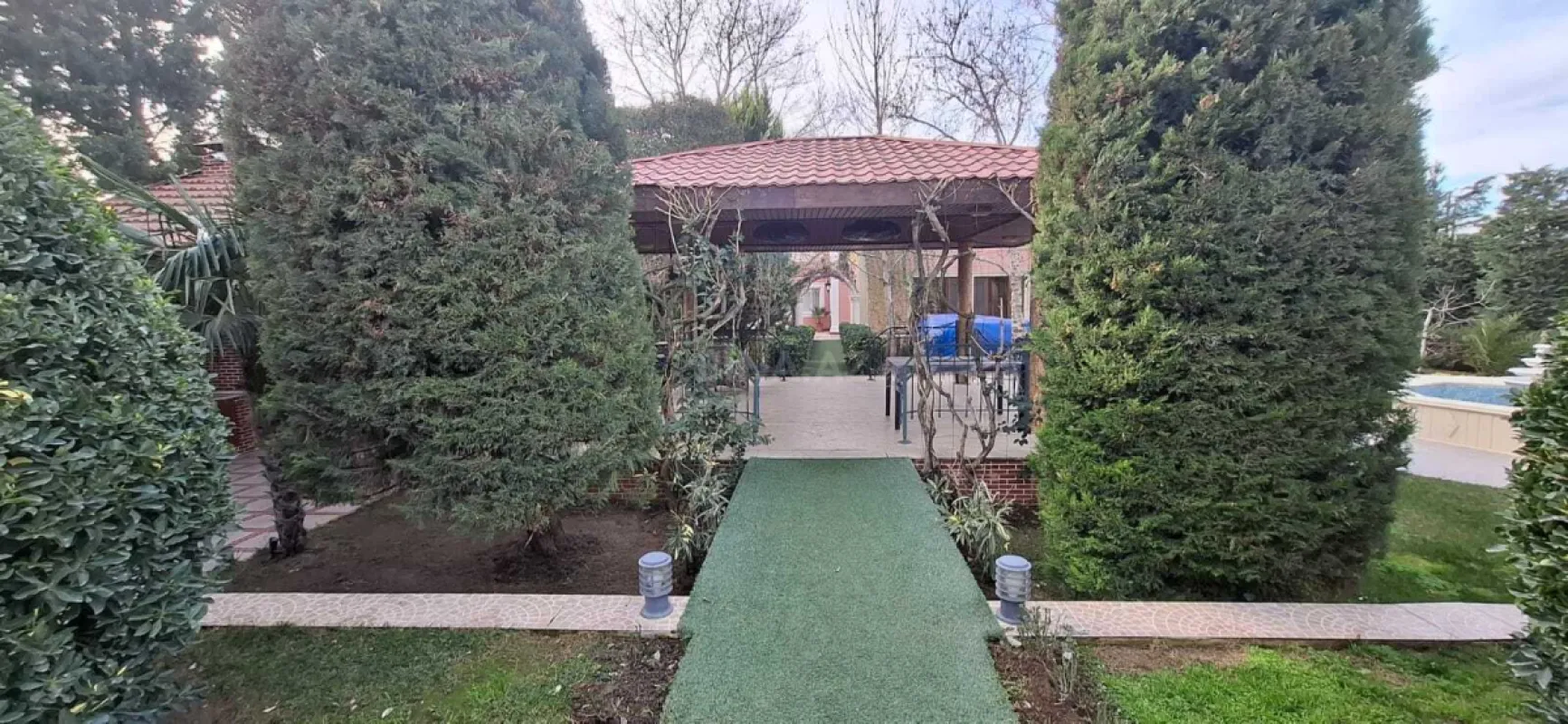 Satılır 6 otaqlı həyət evi 300 m²