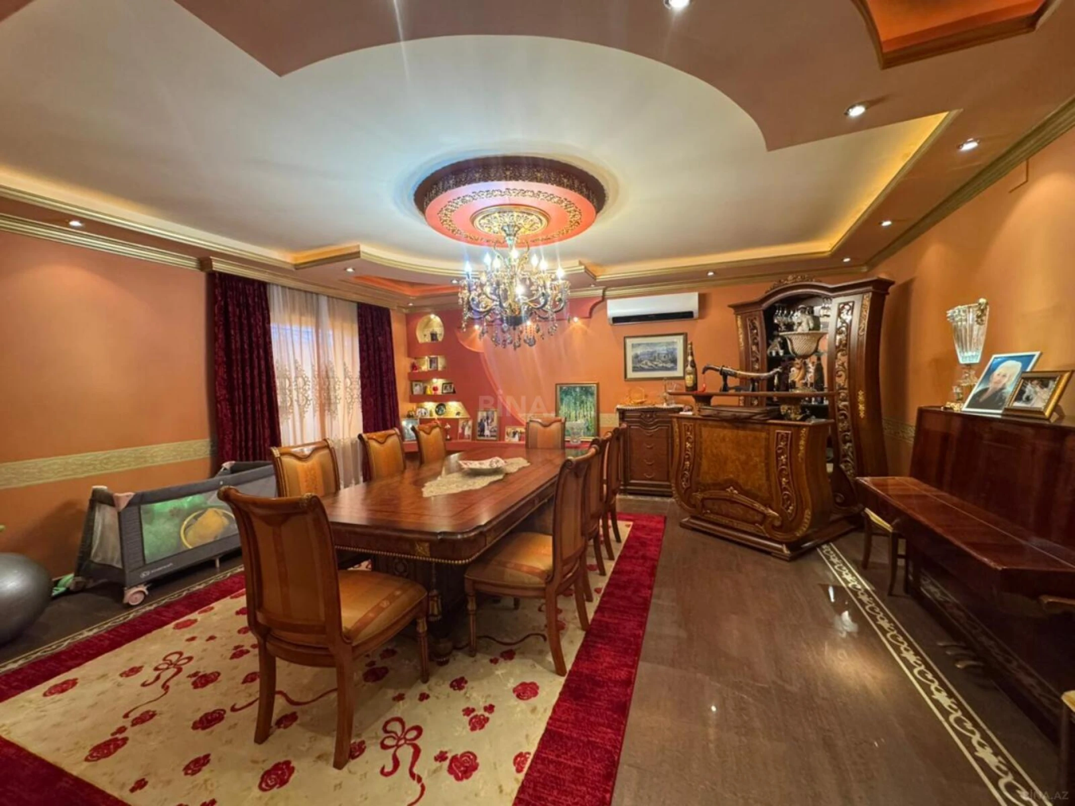 Satılır 6 otaqlı həyət evi 300 m²