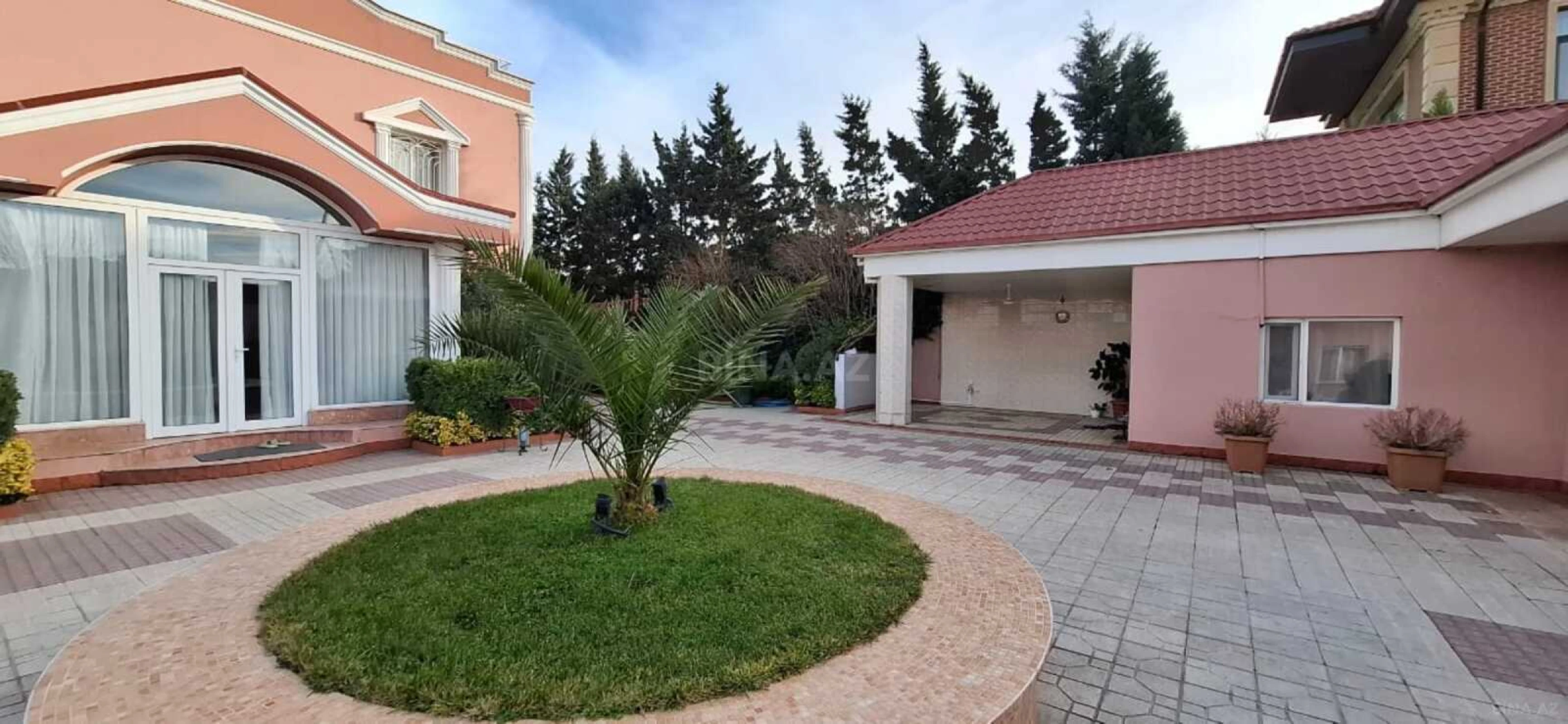 Satılır 6 otaqlı həyət evi 300 m²