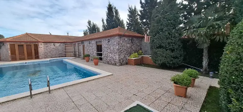 Satılır 6 otaqlı həyət evi 300 m²