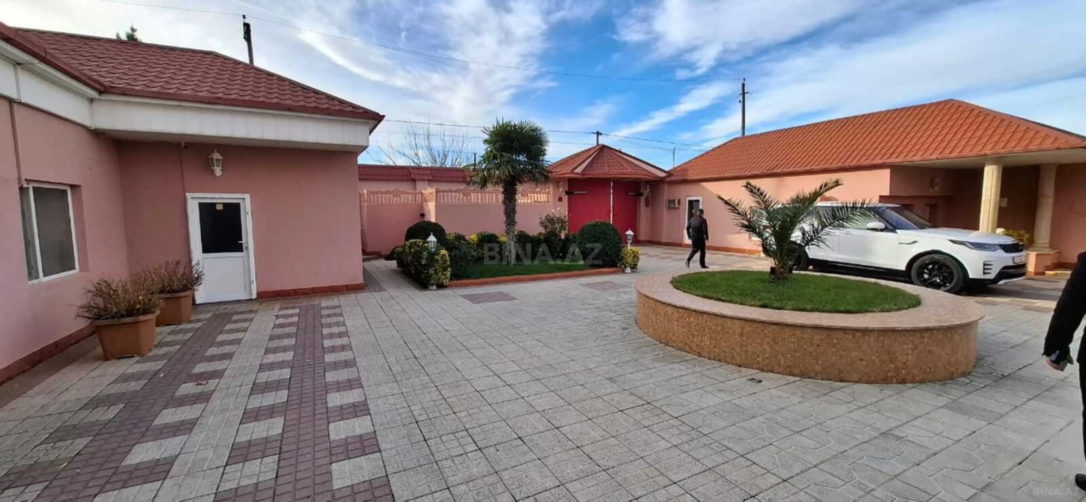 Satılır 6 otaqlı həyət evi 300 m²